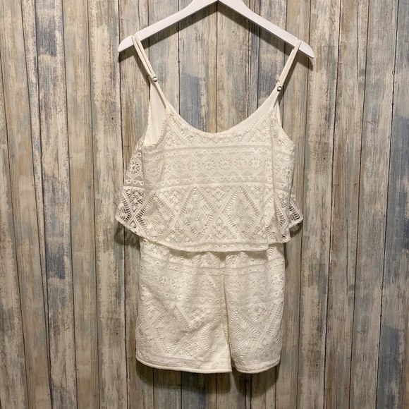 BETHANY MOTA | white Lace overlay Romper | NWT | Size M - Picture 11 of 11